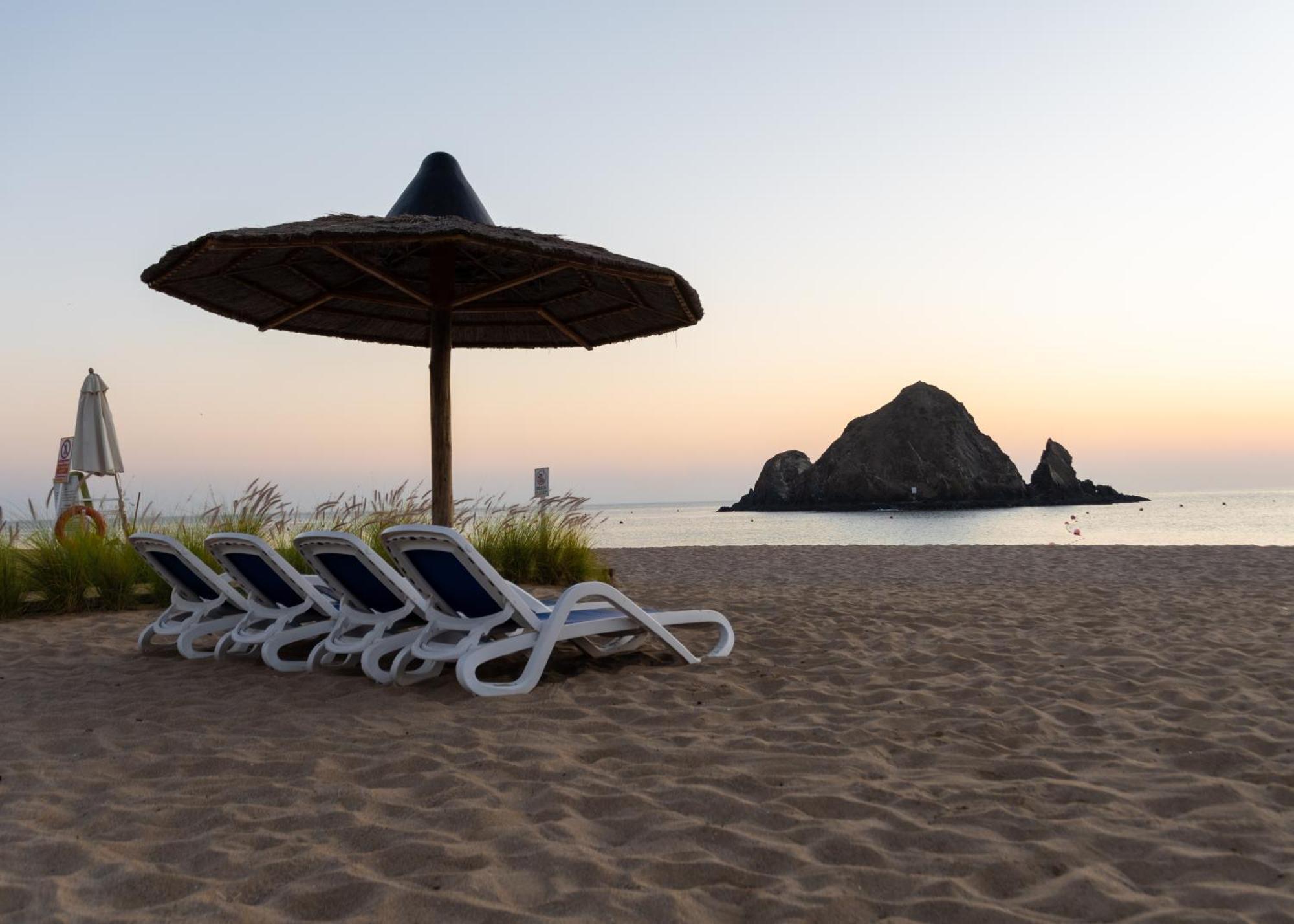 Sandy Beach Hotel & Resort Al Aqah Dış mekan fotoğraf